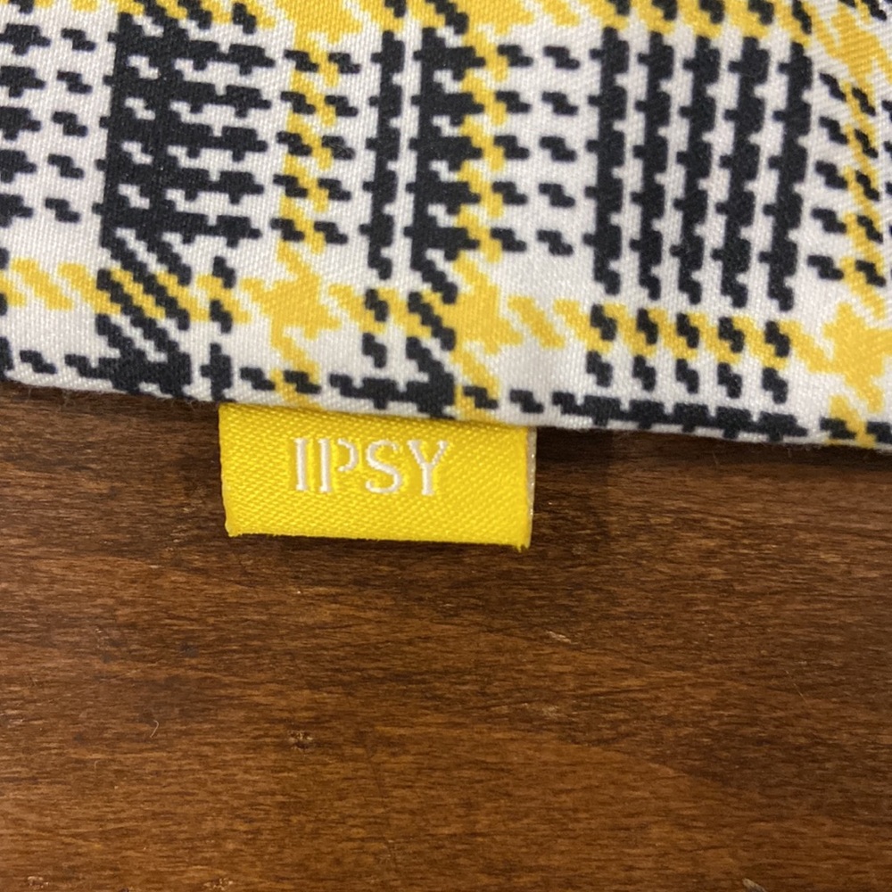 New Clueless Ipsy Drawstring Bag - image 4